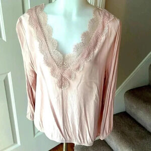 NWOT Size L Blush top with Lace chest accent from Express